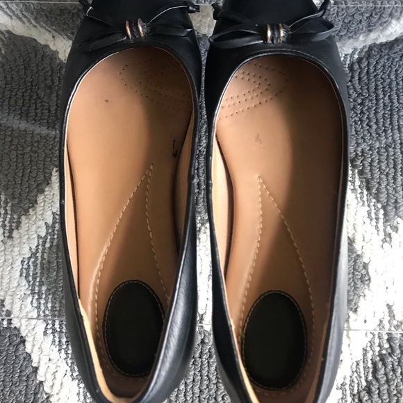 Clarks Artisan Black Leather Ballet Flats Womens Size US 8 UK 5.5 Bow Detail EUC - Picture 6 of 8